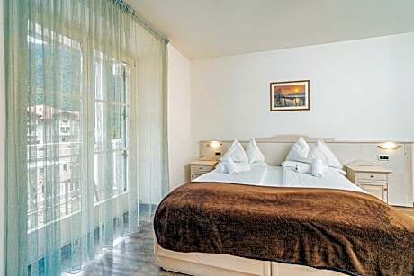 Superior Single Room with Lake View