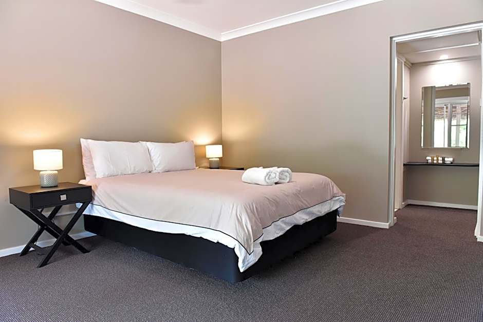 Dutchies Motel Nelson Bay & Dutchmans Beach Apartments