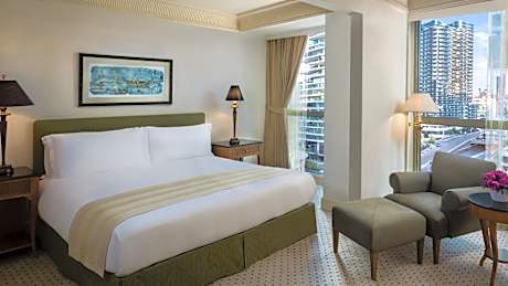 Diplomatic King Suite