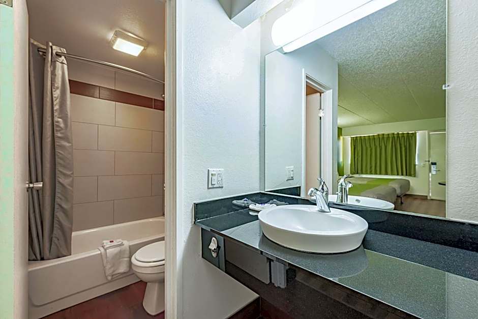 Days Inn by Wyndham Cincinnati I-71