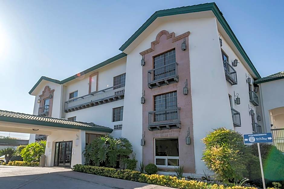 Quinta Dorada Hotel & Suites