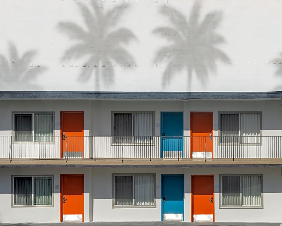 The Sojourn Los Angeles - Sherman Oaks