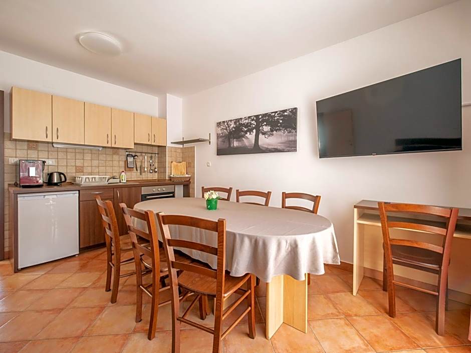 Berghi Hotel and Apartments