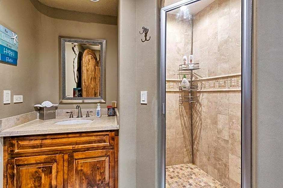 Bella Sirena 305-A - Elegant Oceanview Condo on Beachfront Resort