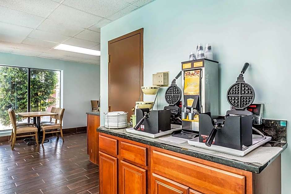 Quality Suites Paducah I-24