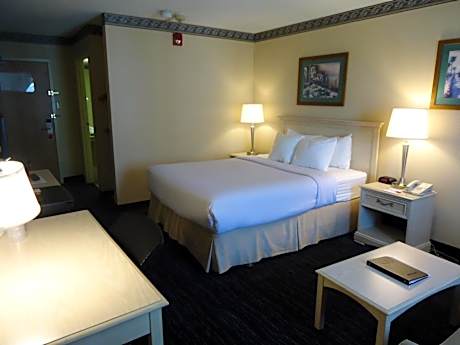 One Bedroom Loft Queen Suite - Non-Smoking