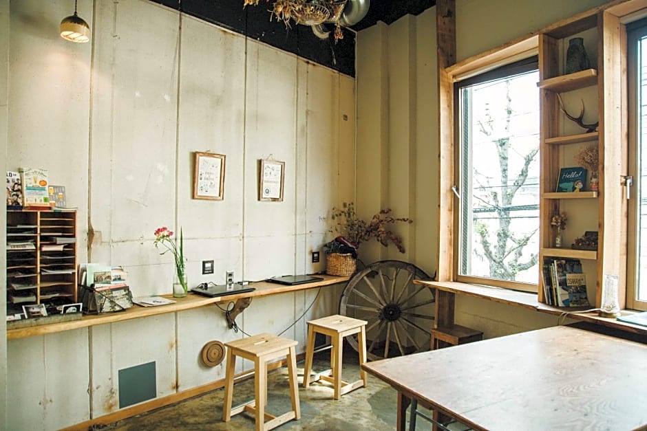 Len Kyoto Kawaramachi Hostel Cafe & Bar
