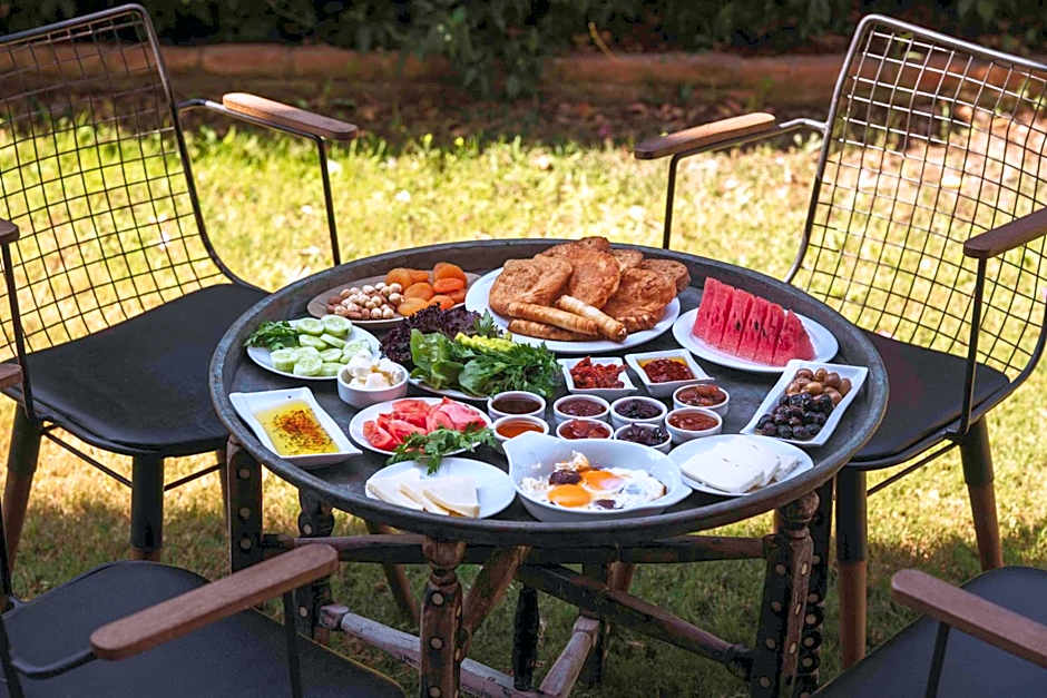 Cunda Tas Konak Otel