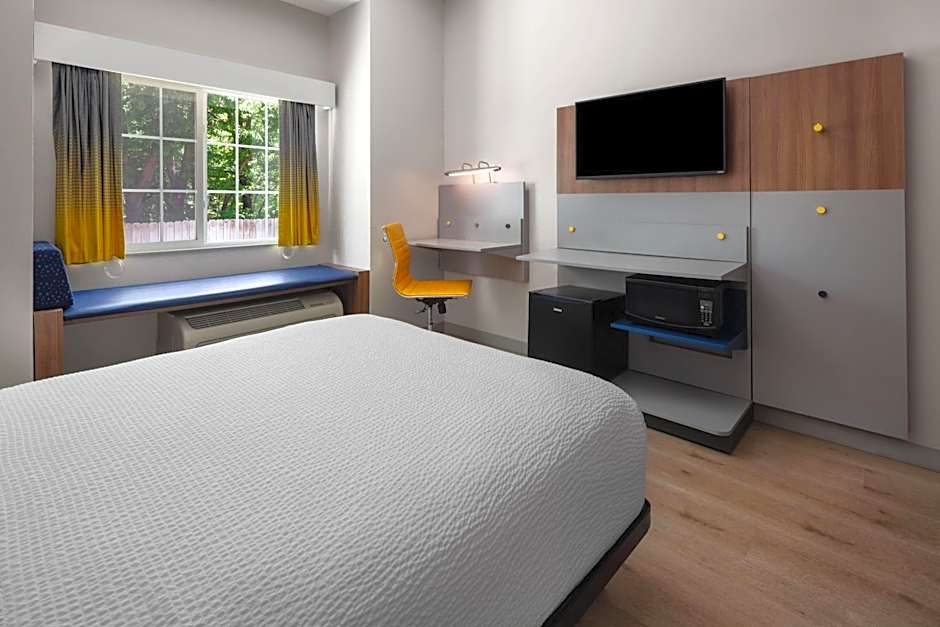 Microtel Inn & Suites by Wyndham Kearney