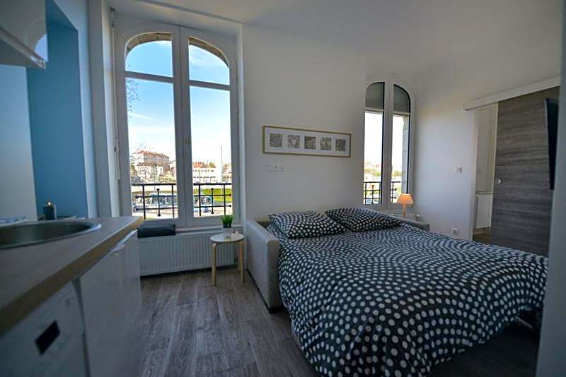 Photo 1 of 19 of Superior 1 Bedroom Apartment