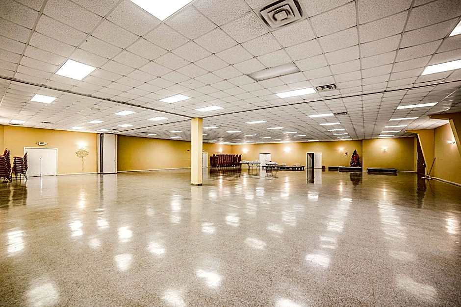 Clarion Pointe Marshall