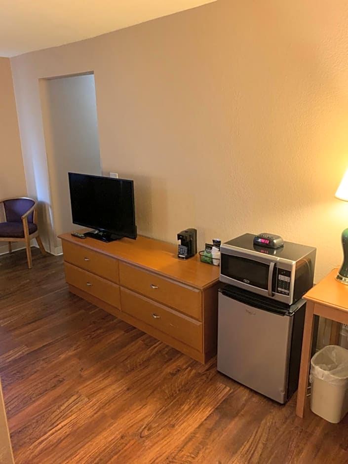 Super 8 by Wyndham Kingston