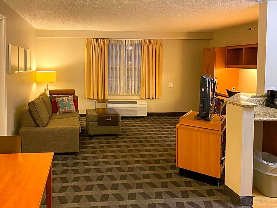 MainStay Suites Middleburg Heights Cleveland Airport