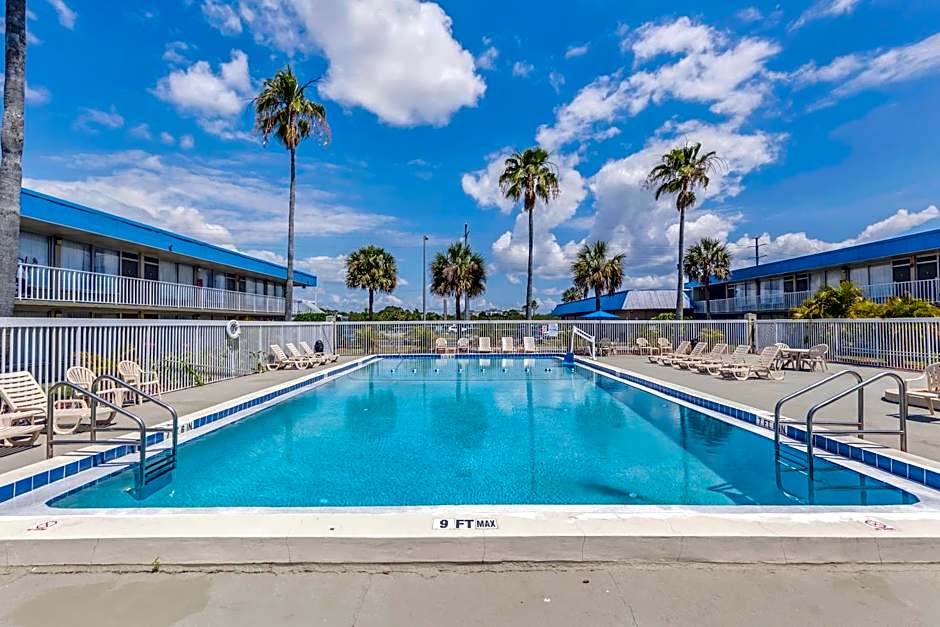 Days Inn by Wyndham Titusville Kennedy Space Center