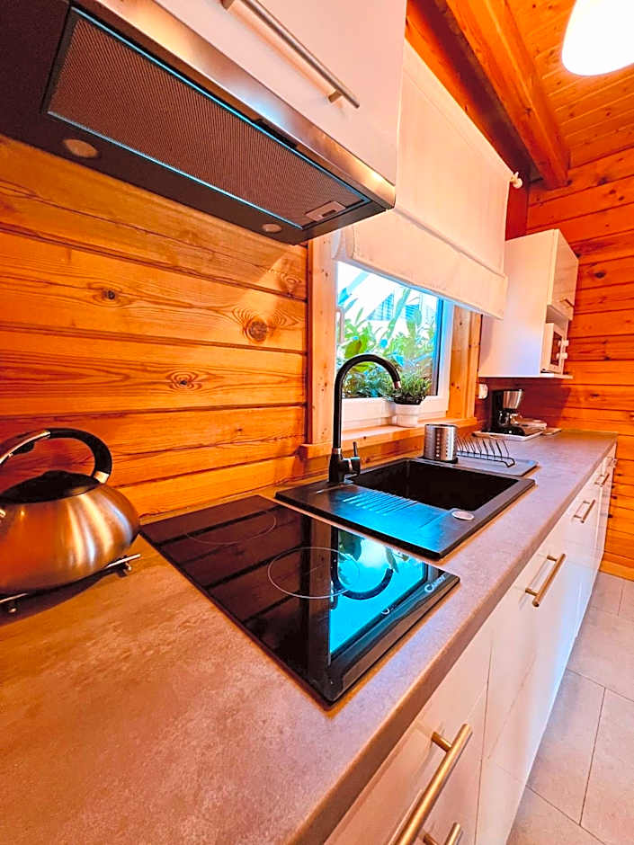 Biale Domki Paula Rewal - Domki z klimatyzacja, w obiekcie Jacuzzi i darmowe Wifi!