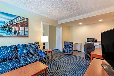 1 Queen Bed Studio Suite Non-Smoking