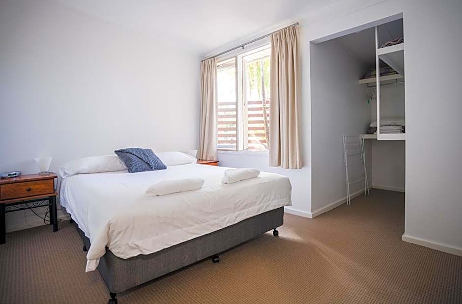 Photo 1 of 6 of 3 Bedroom Apartment