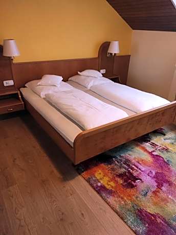 Basic Triple Room