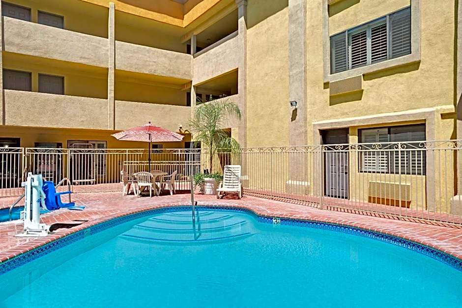 Days Inn by Wyndham West Covina