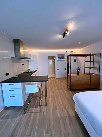 Deluxe Studio