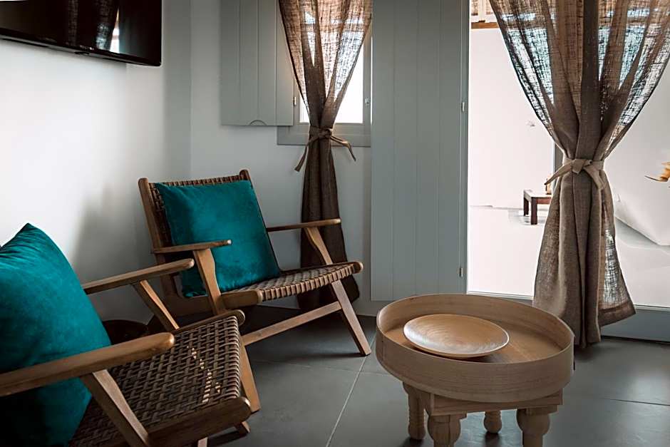 Bianco Diverso Suites