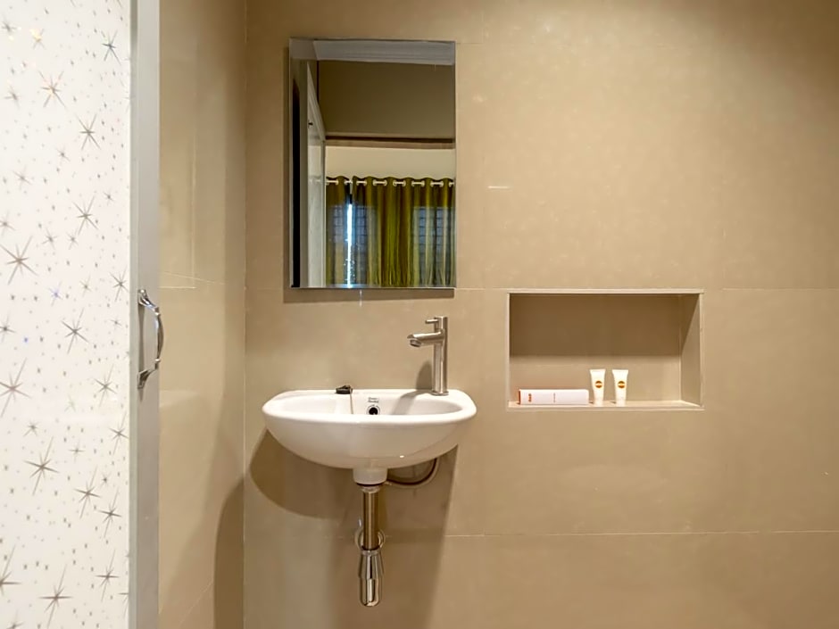 Capital O 1585 Ring Road Residence