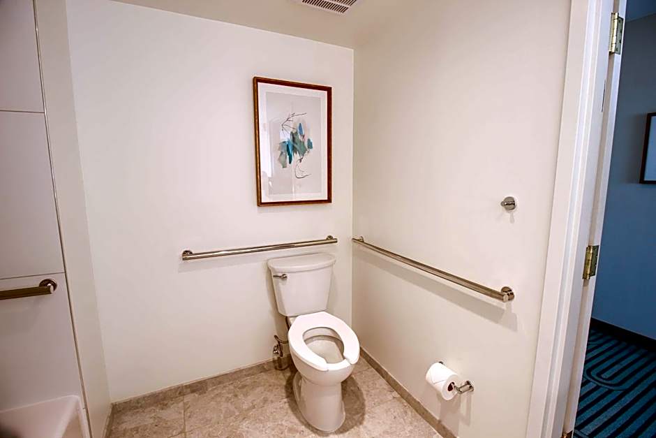 DoubleTree by Hilton Clarksville Riverview