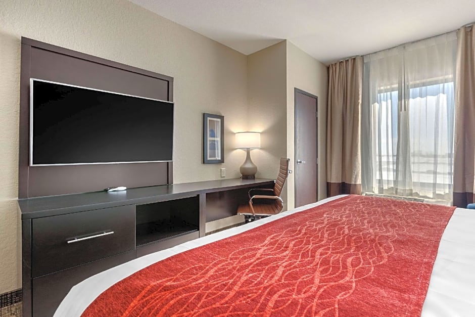 Comfort Inn & Suites Cedar Rapids CID Eastern Iowa Airport