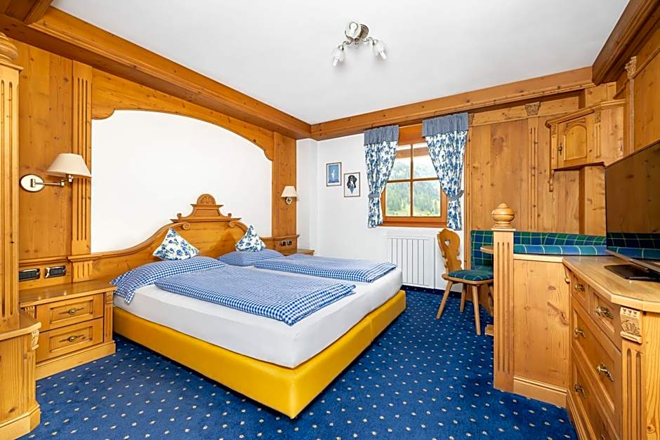 Foto 1 dari 4 — Superior 1 Double Bed or 2 Beds