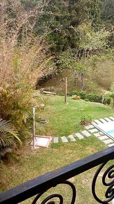 Linda casa em Mury,com riacho e lareira