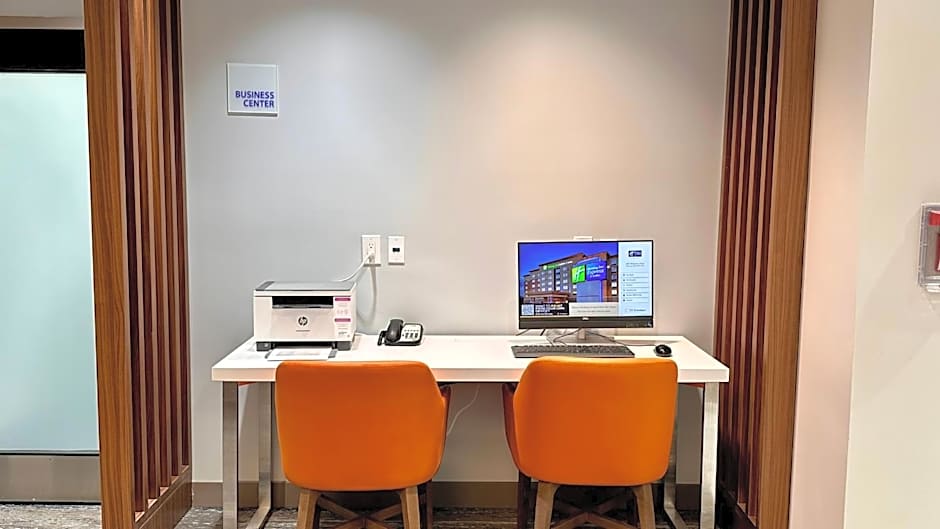 Holiday Inn Express & Suites Ottawa West - Nepean by IHG