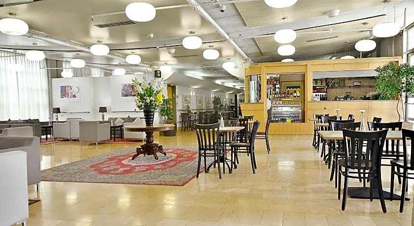 Ruth Daniel Residence