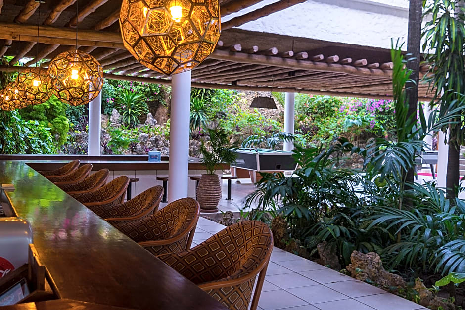 Travellers Beach Hotel & Club