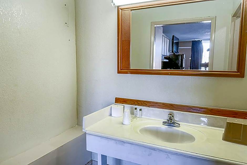 Super Inn & Suites by OYO Milledgeville