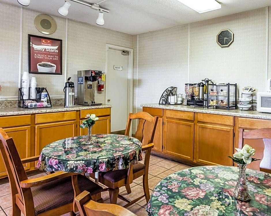 Econo Lodge Inn & Suites Matthews - Charlotte