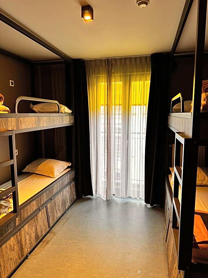 Brxxl 5 City Centre Hostel