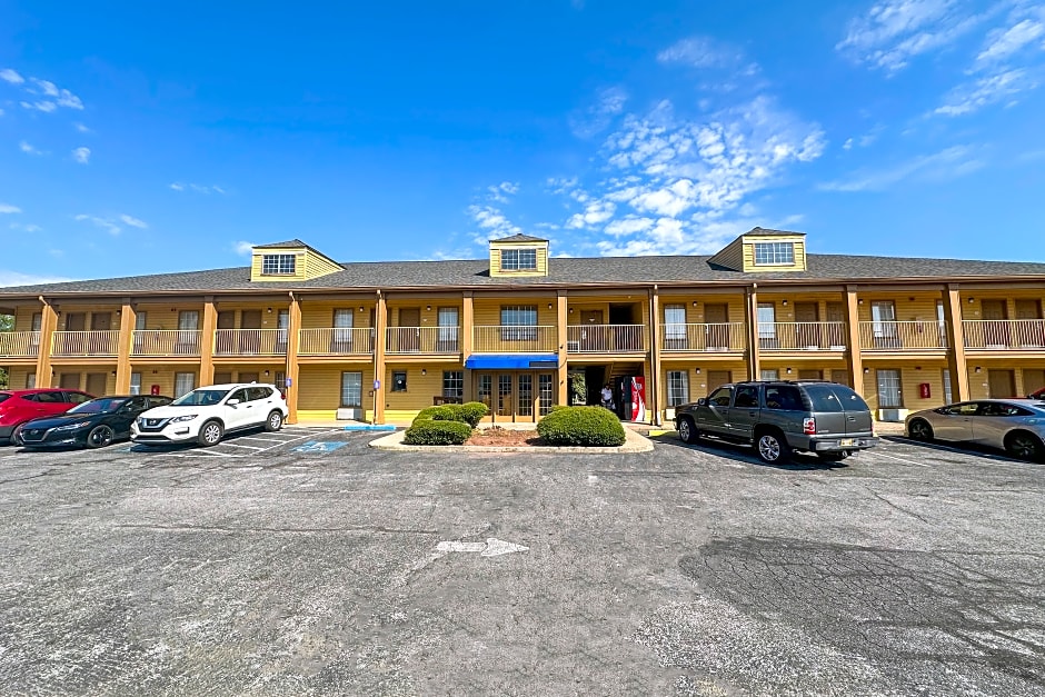 Bonita Lakes Inn