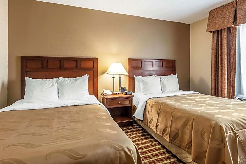 Quality Suites Paducah I-24