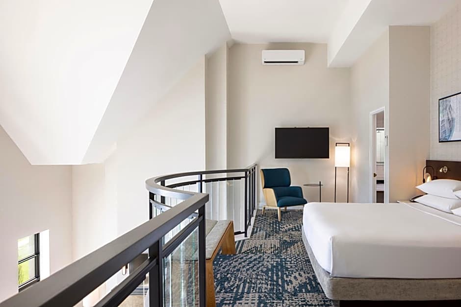 Delta Hotels by Marriott Victoria Ocean Pointe Resort