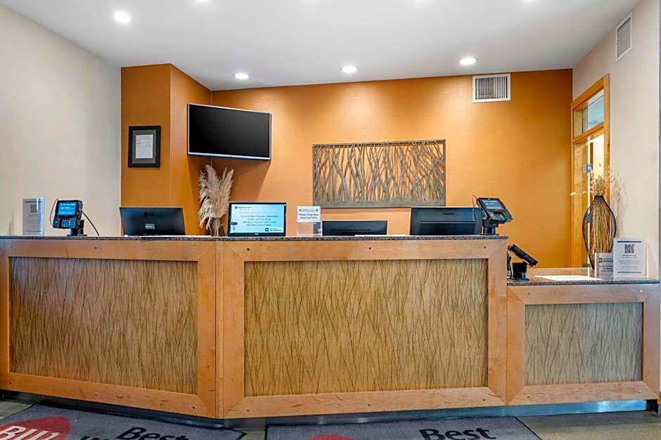 Best Western Plus Kelowna Hotel & Suites
