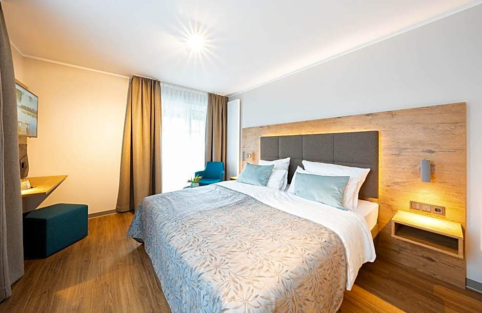 Sopherl am See - Frühstück auf der Seeterrasse, sehr ruhig und wunderschön am See, 3 Minuten nach Oberpfaffenhofen, viele Radtouren, Restaurants & Cafes in der Umgebung