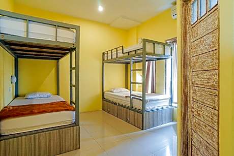 Bed in 4 Bed Dorm - Shared Bathrooms