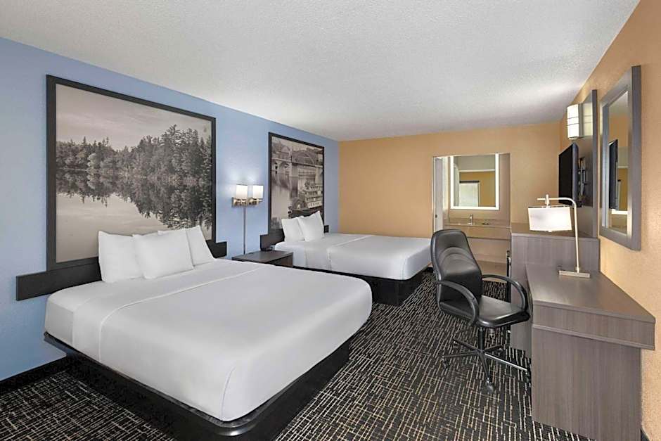 Super 8 by Wyndham Paducah I-24 Exit 4
