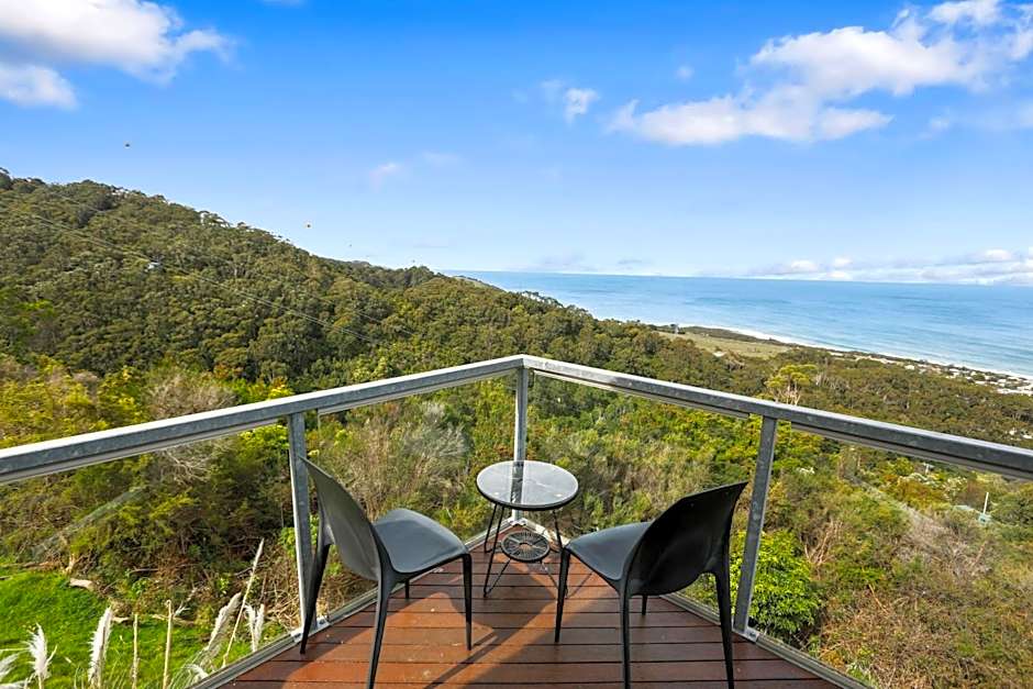 Chris's Beacon Point Restaurant & Villas