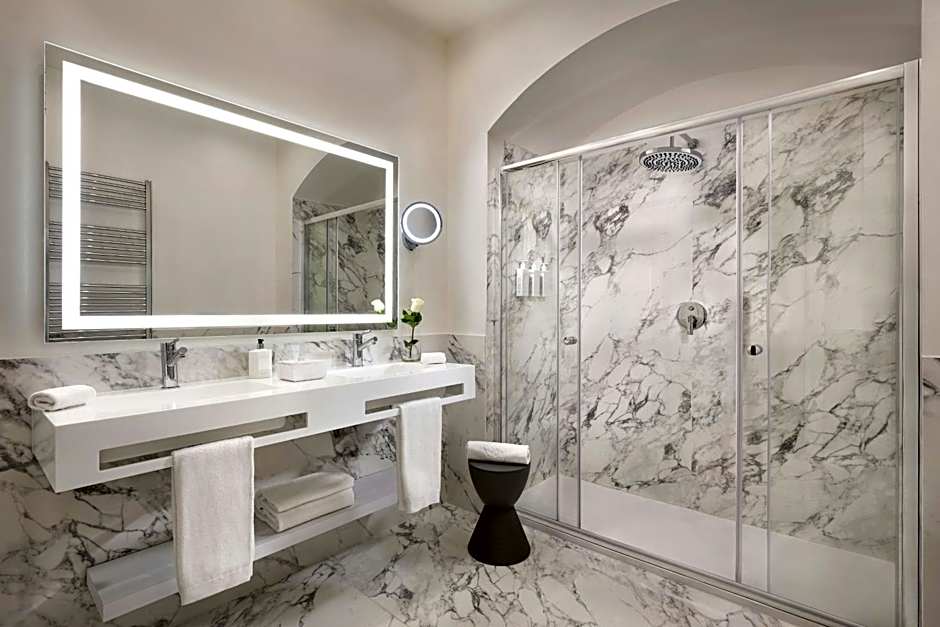 Sina Villa Medici, Autograph Collection