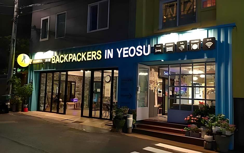 Backpackers In Yeosu