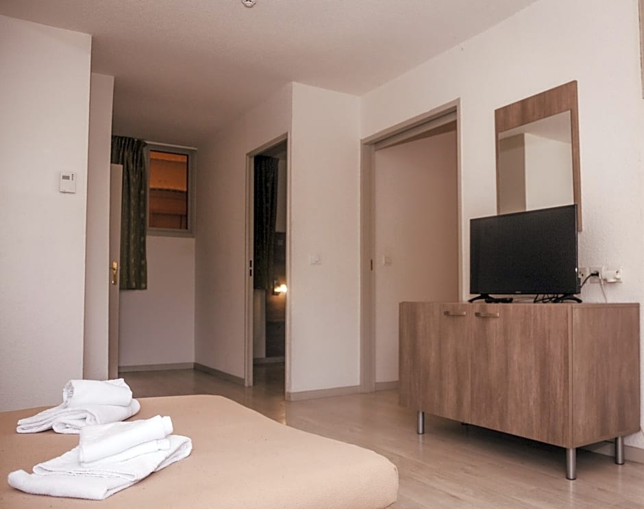 Appart Hotel Le Splendid Terres De France Grenoble 2 Des Bains 38580
