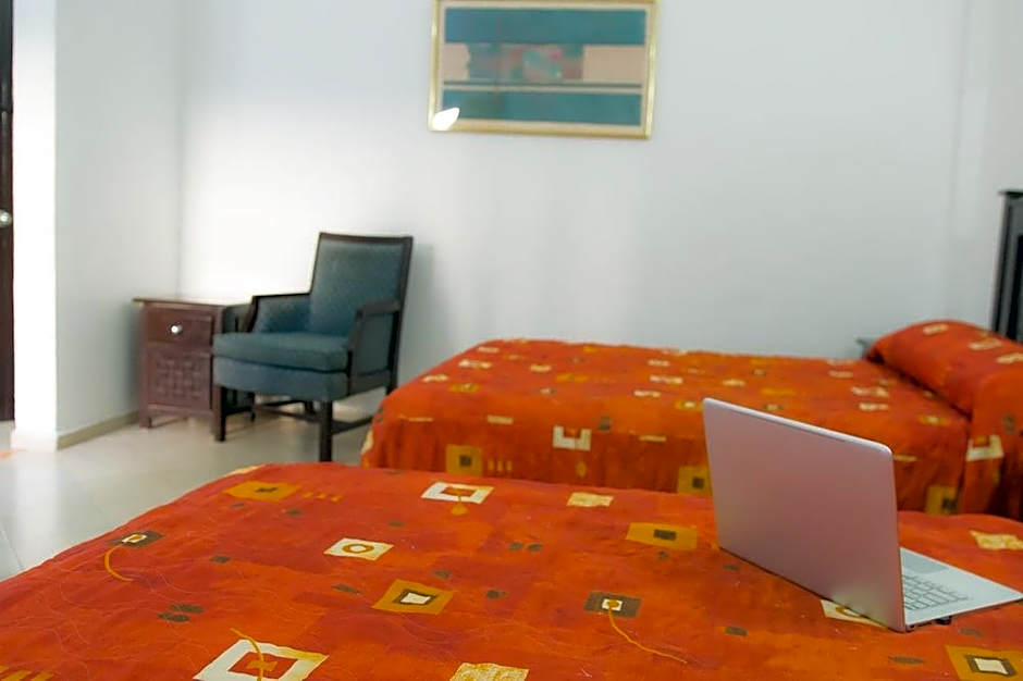 Hotel Zirahuen