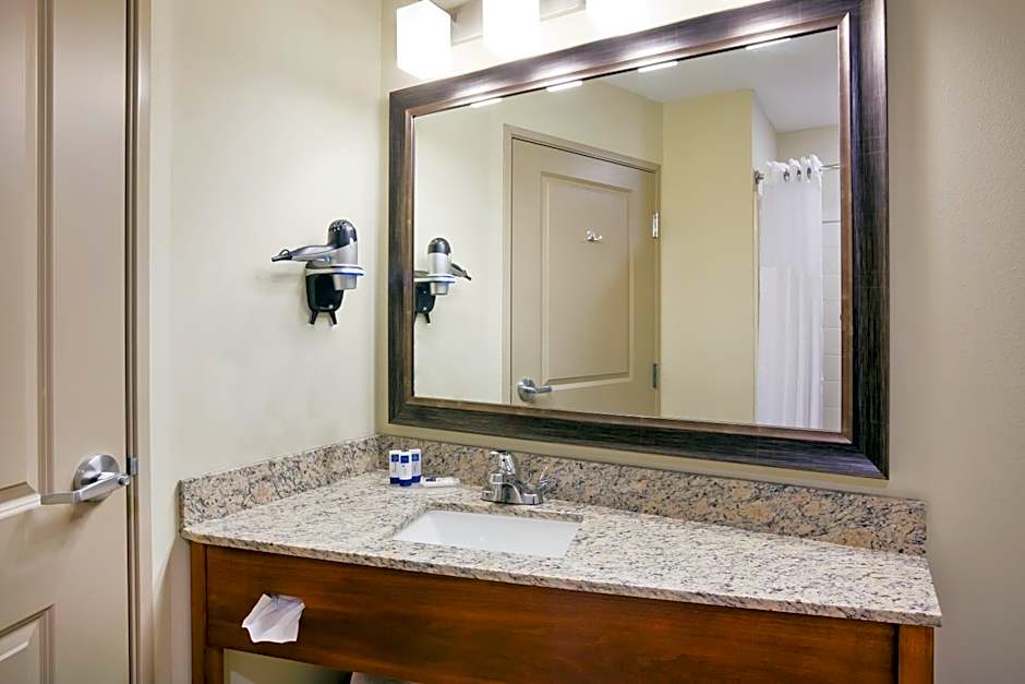 AmericInn by Wyndham DeWitt