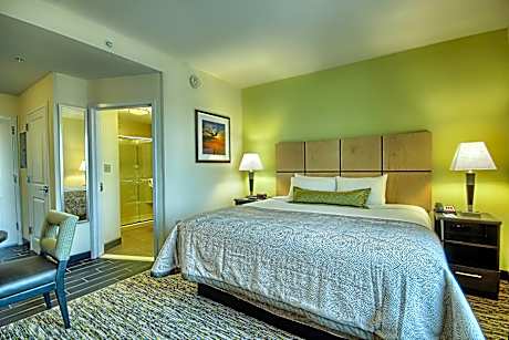 1 Queen Studio Ste Mobil Access Tub